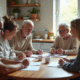 Groupe de personnes discutant d'une checklist santé à la cuisine